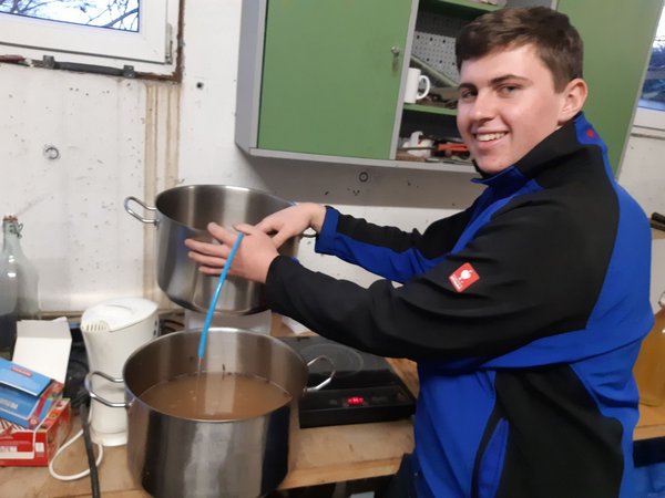 Punschkochen für den Christkindlmarkt am 30.11./01.12.